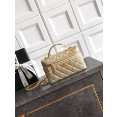 Chanel 샤넬 26C 카프스킨 '도시락' LP백 (골드) 가방