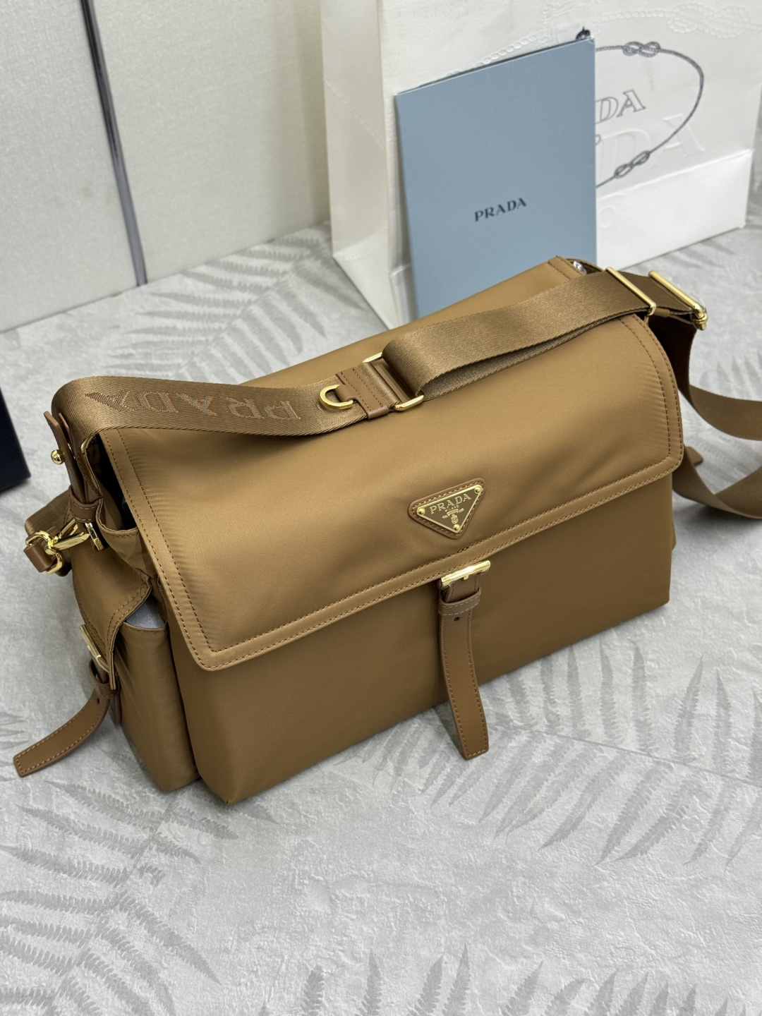 Prada 프라다 1BD391 재생 나일론 메신저백 (라지) 크로스백 가방