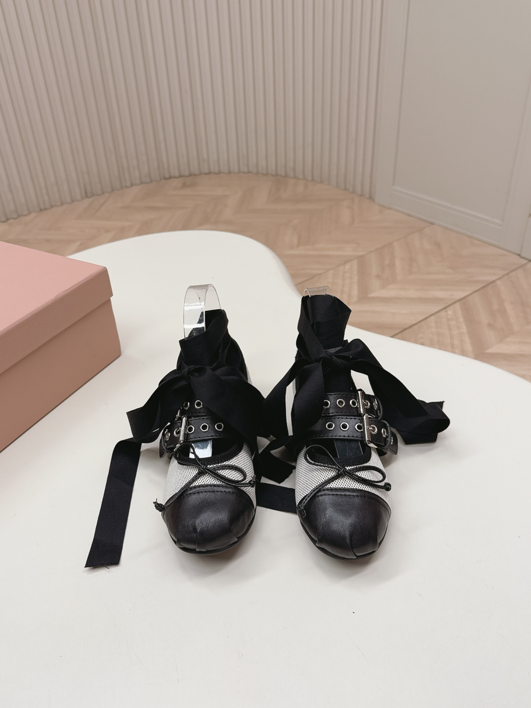 미우미우(MIU MIU) 메리제인 리본 버클 발레리나 신발