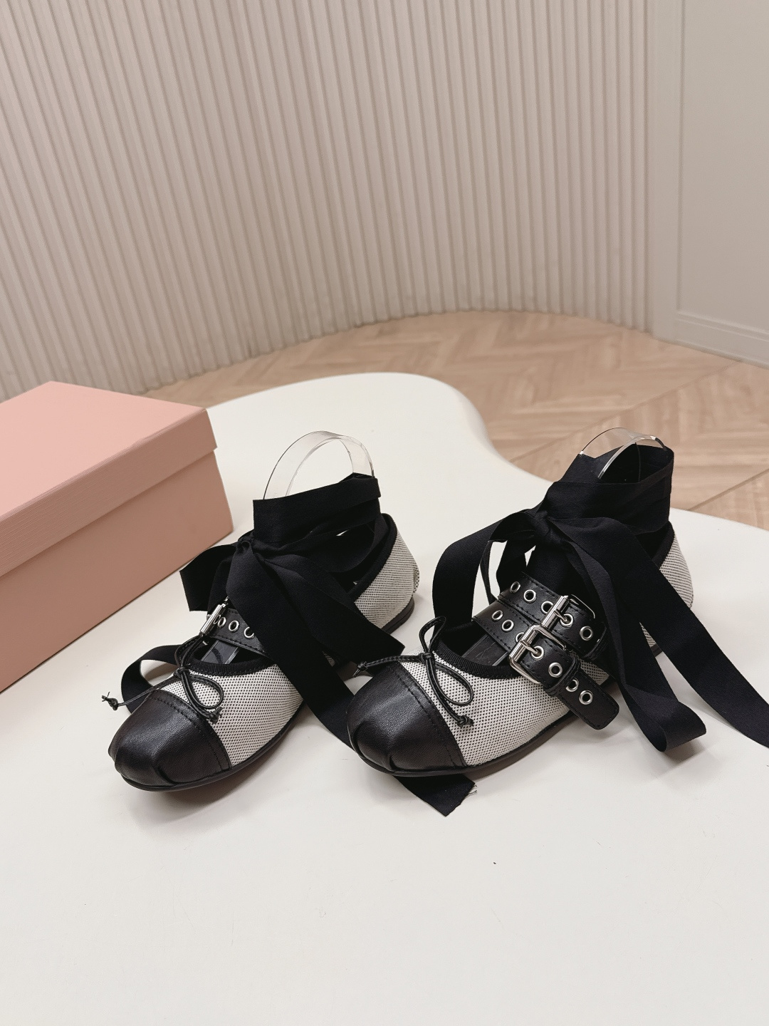 미우미우(MIU MIU) 메리제인 리본 버클 발레리나 신발