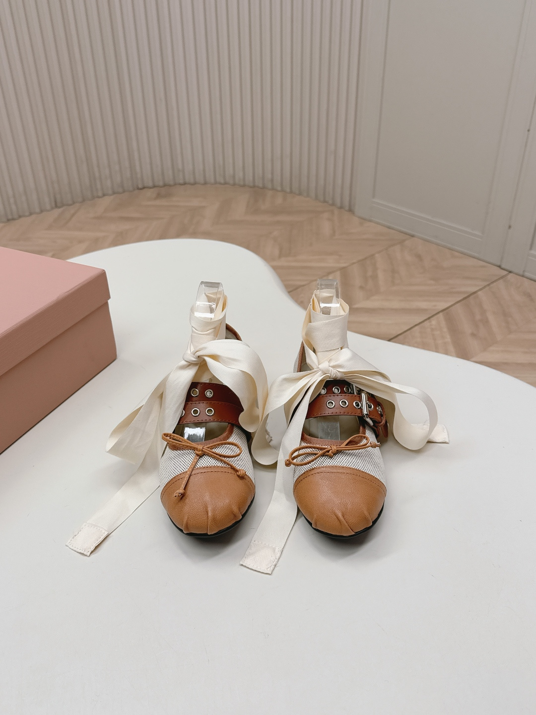 미우미우(MIU MIU) 메리제인 리본 버클 발레리나 신발