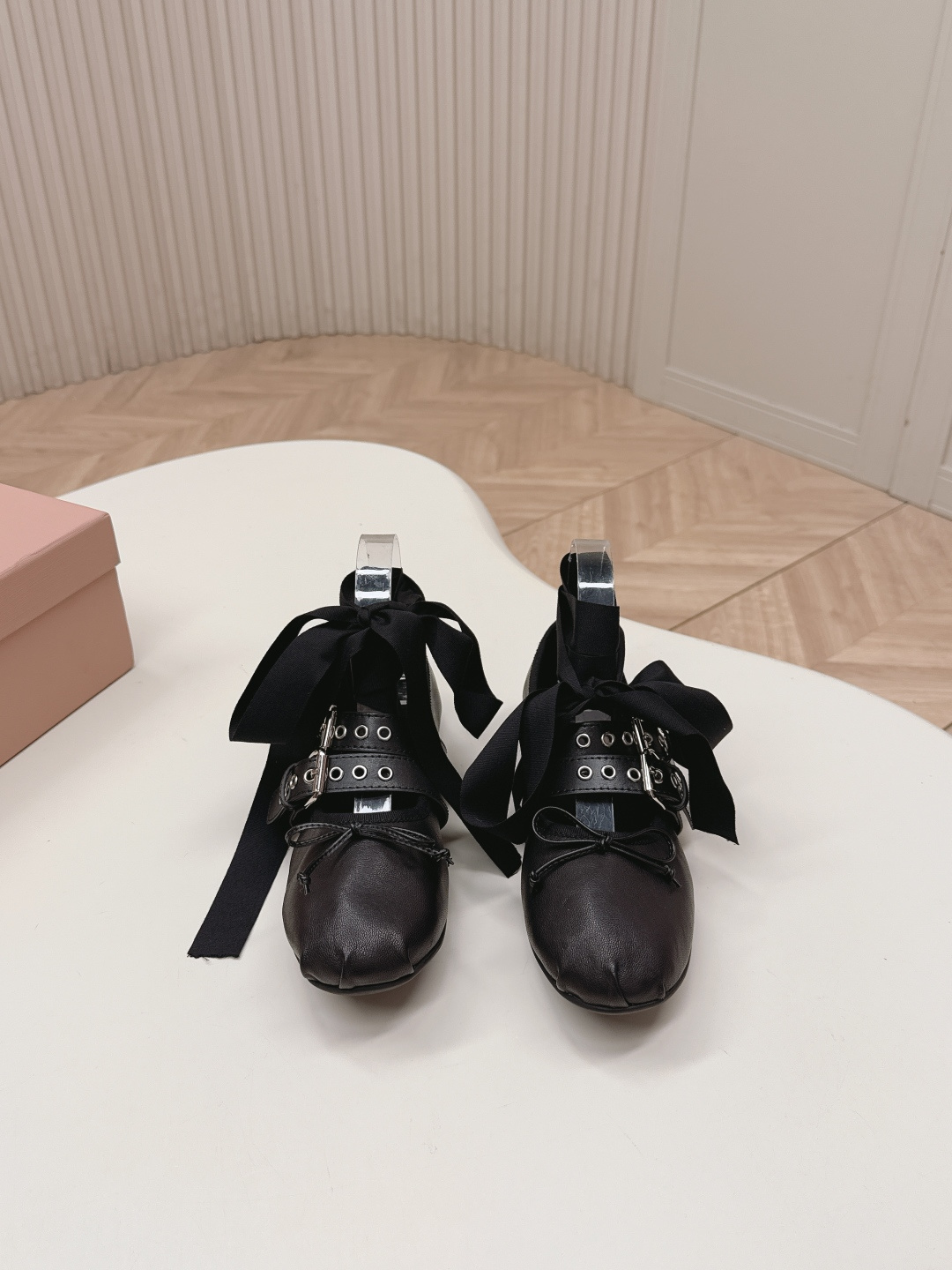미우미우(MIU MIU) 메리제인 리본 버클 발레리나 신발