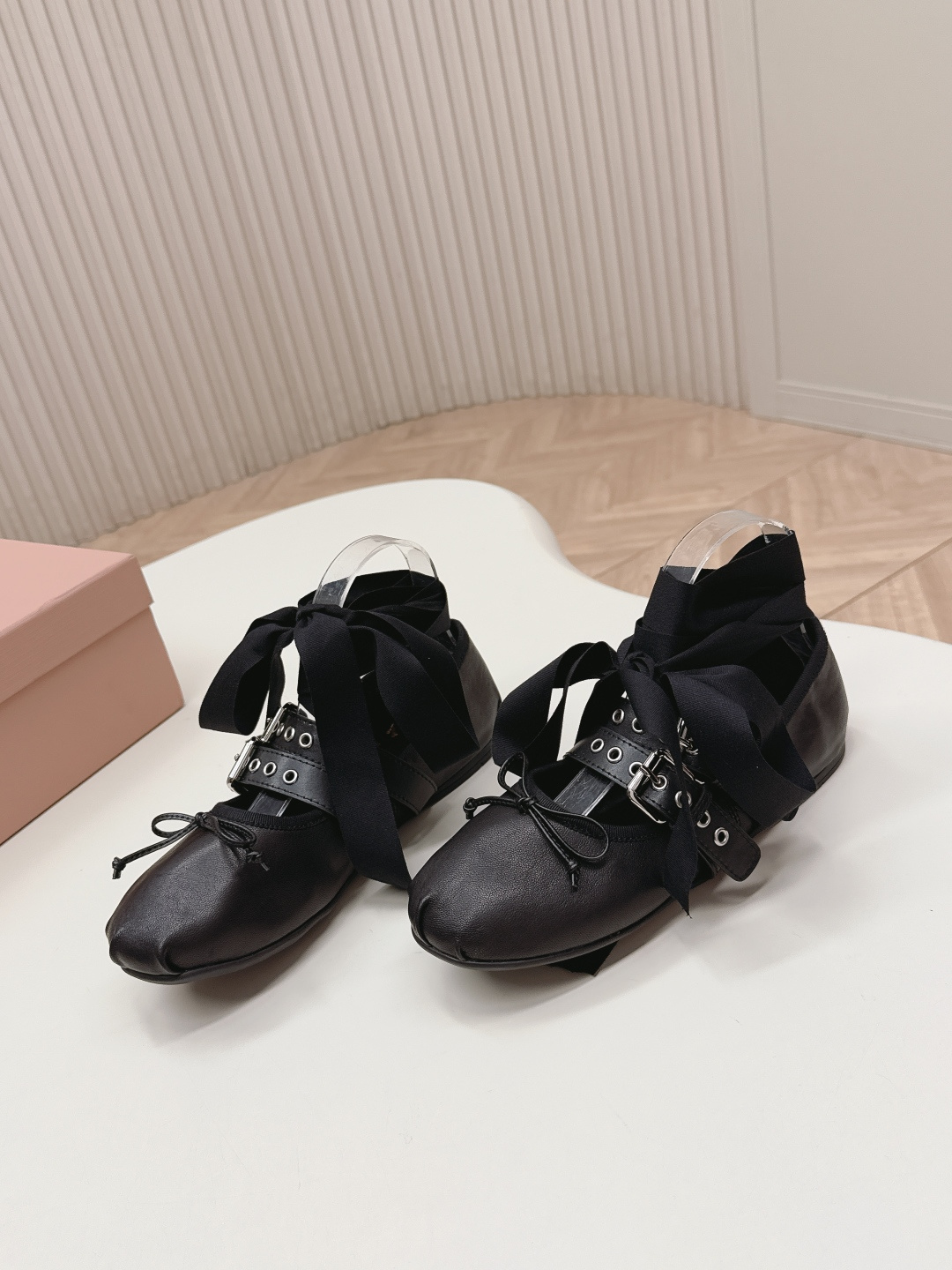 미우미우(MIU MIU) 메리제인 리본 버클 발레리나 신발