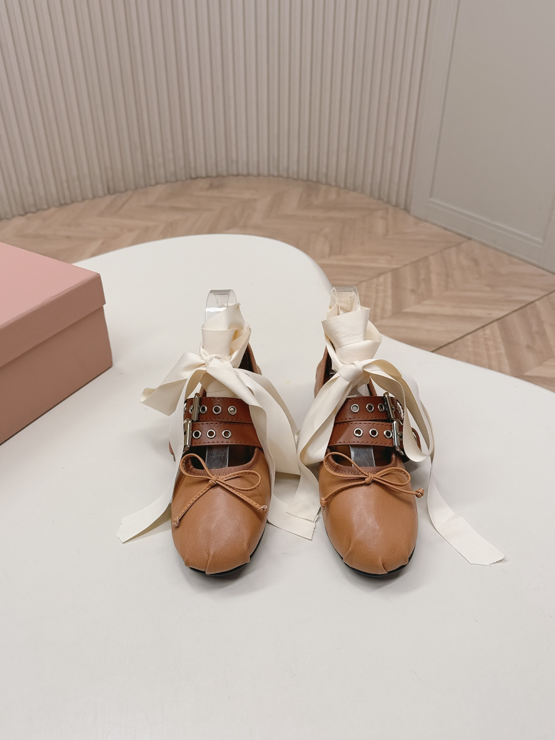 미우미우(MIU MIU) 메리제인 리본 버클 발레리나 신발