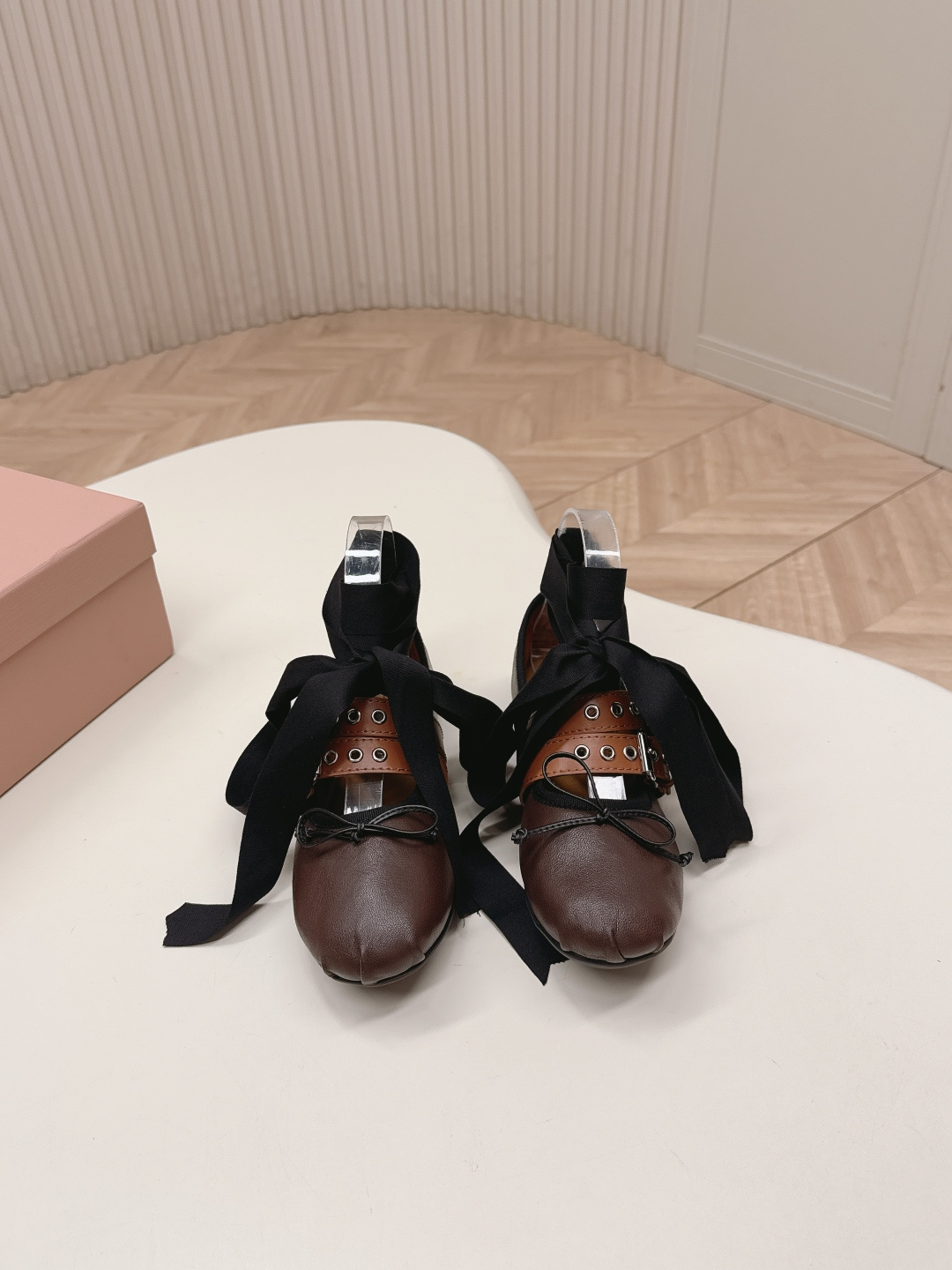 미우미우(MIU MIU) 메리제인 리본 버클 발레리나 신발