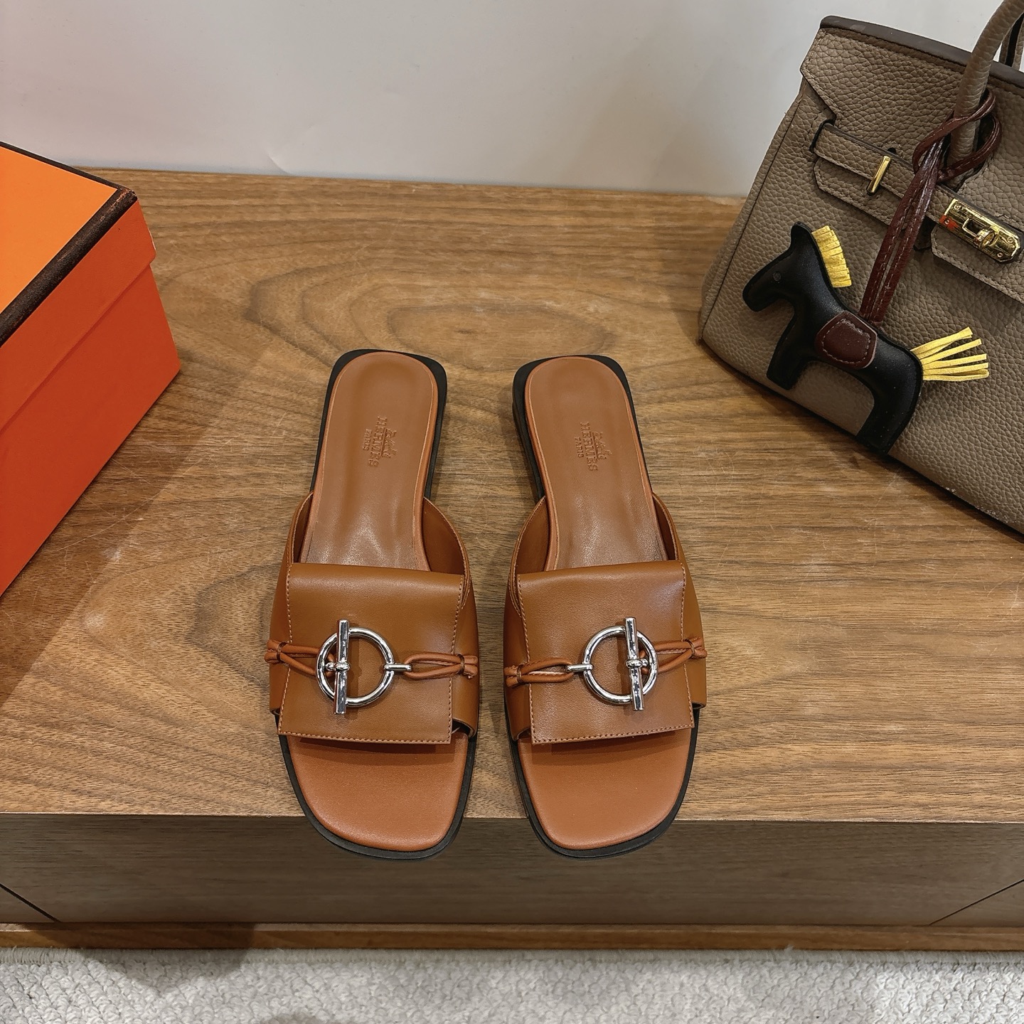 에르메스(HERMES) 버클 장식 슬리퍼 신발