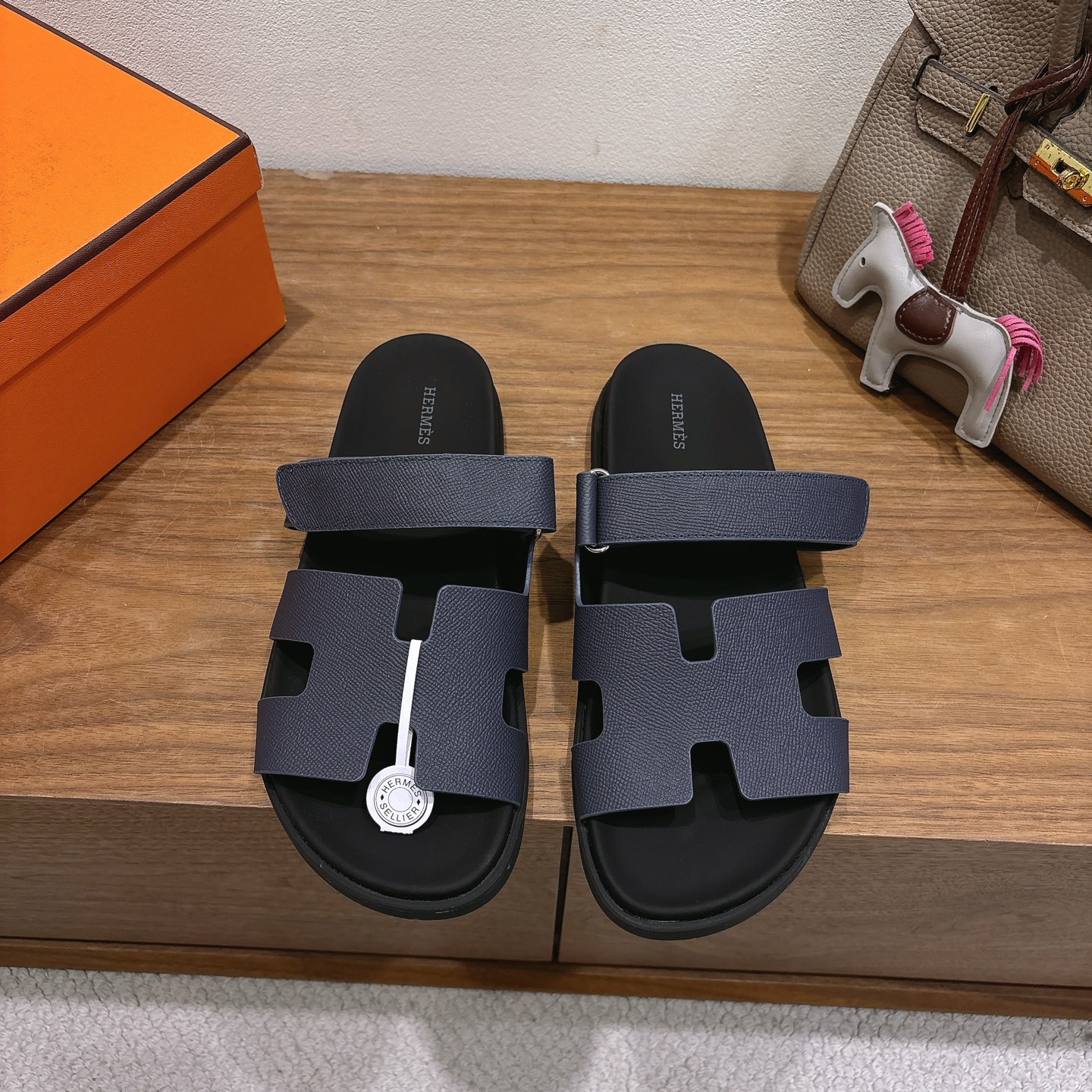 에르메스(HERMES) 투톤 배색 H 슬리퍼 신발