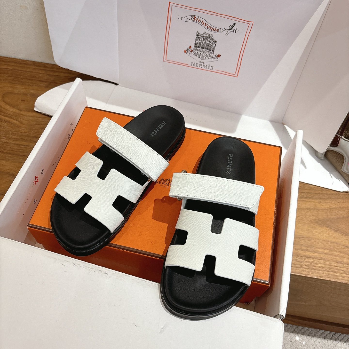 에르메스(HERMES) 투톤 배색 H 슬리퍼 신발