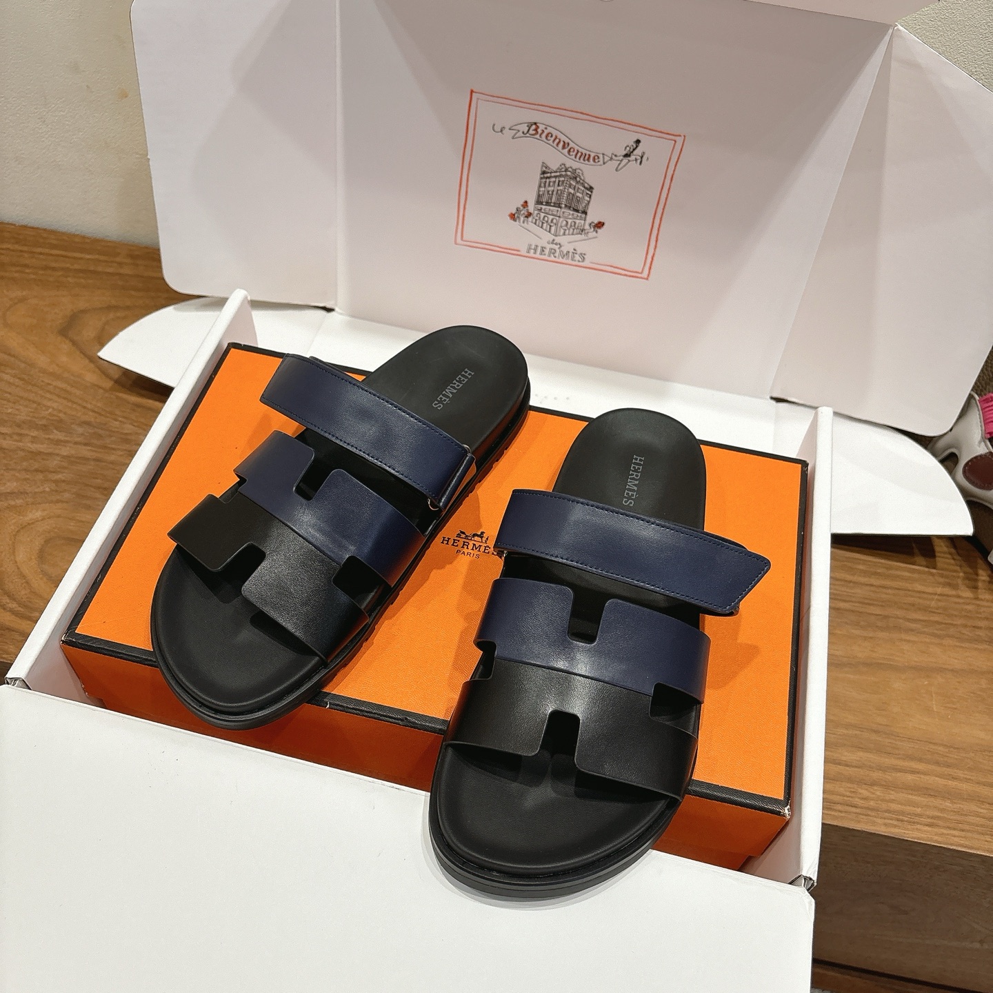 에르메스(HERMES) 투톤 배색 H 슬리퍼 신발