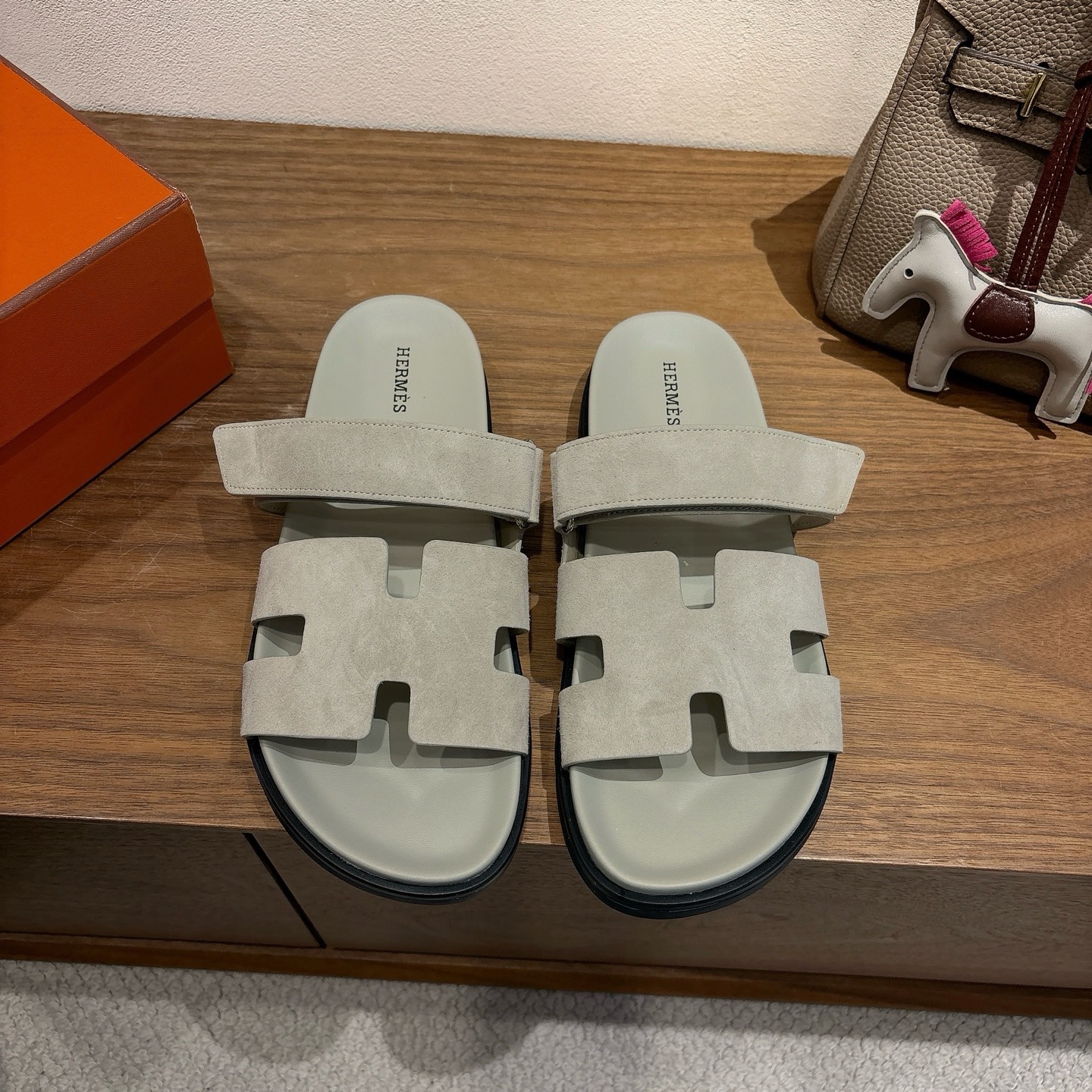 에르메스(HERMES) 투톤 배색 H 슬리퍼 신발