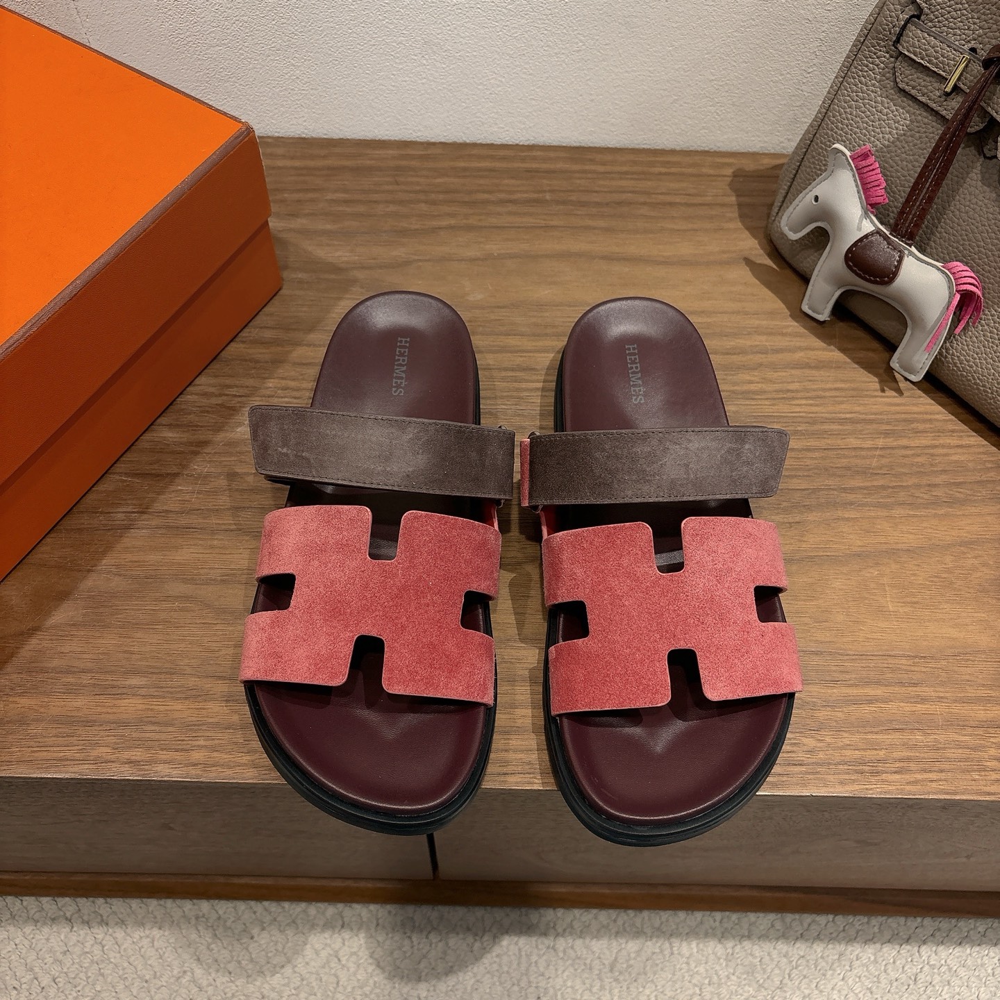 에르메스(HERMES) 투톤 배색 H 슬리퍼 신발