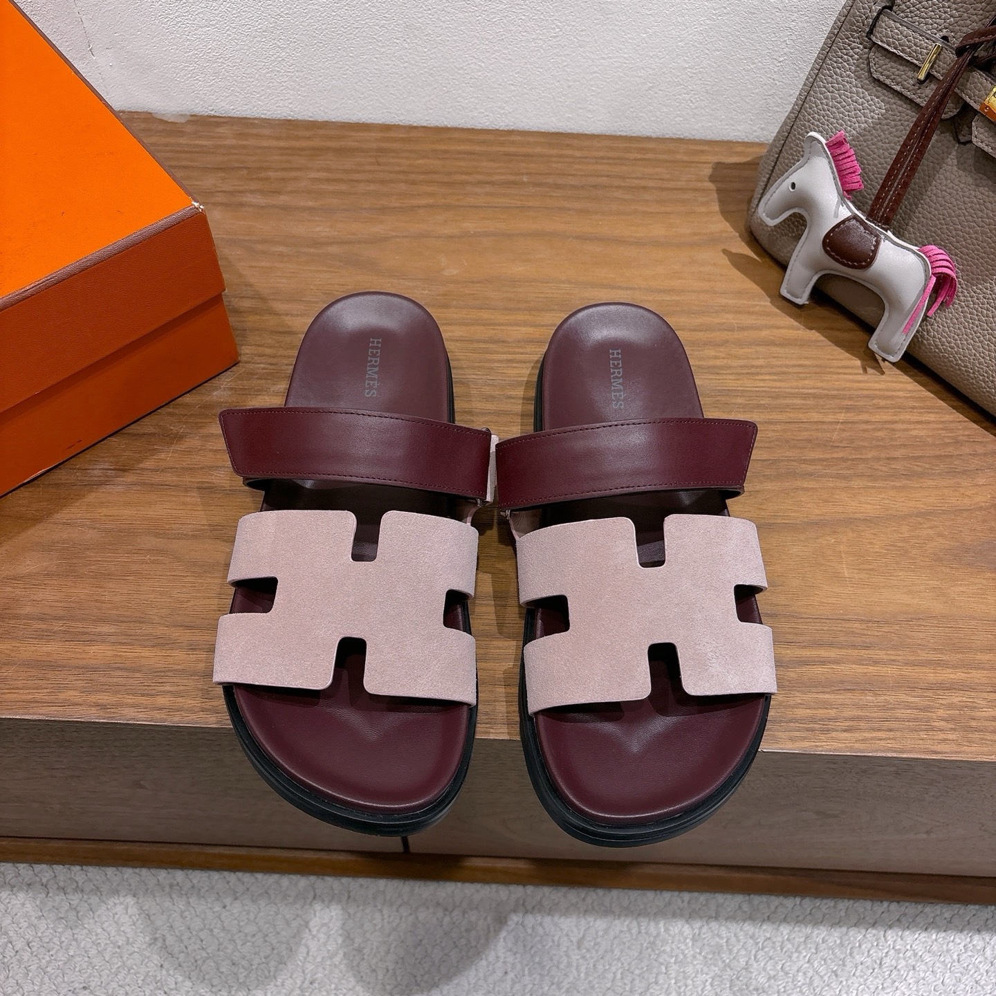 에르메스(HERMES) 투톤 배색 H 슬리퍼 신발