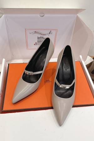 에르메스(HERMES) 켈리 스트랩 펌프스 힐 신발