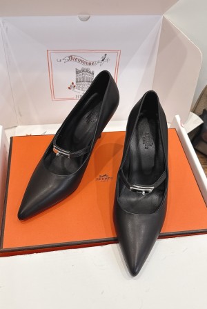 에르메스(HERMES) 켈리 스트랩 펌프스 힐 신발