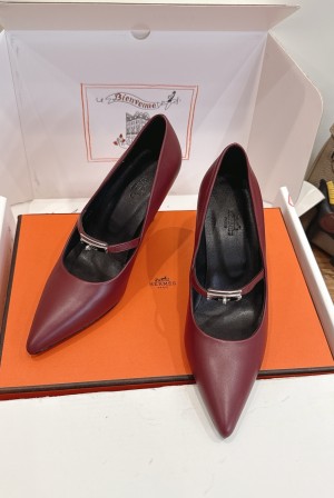 에르메스(HERMES) 켈리 스트랩 펌프스 힐 신발