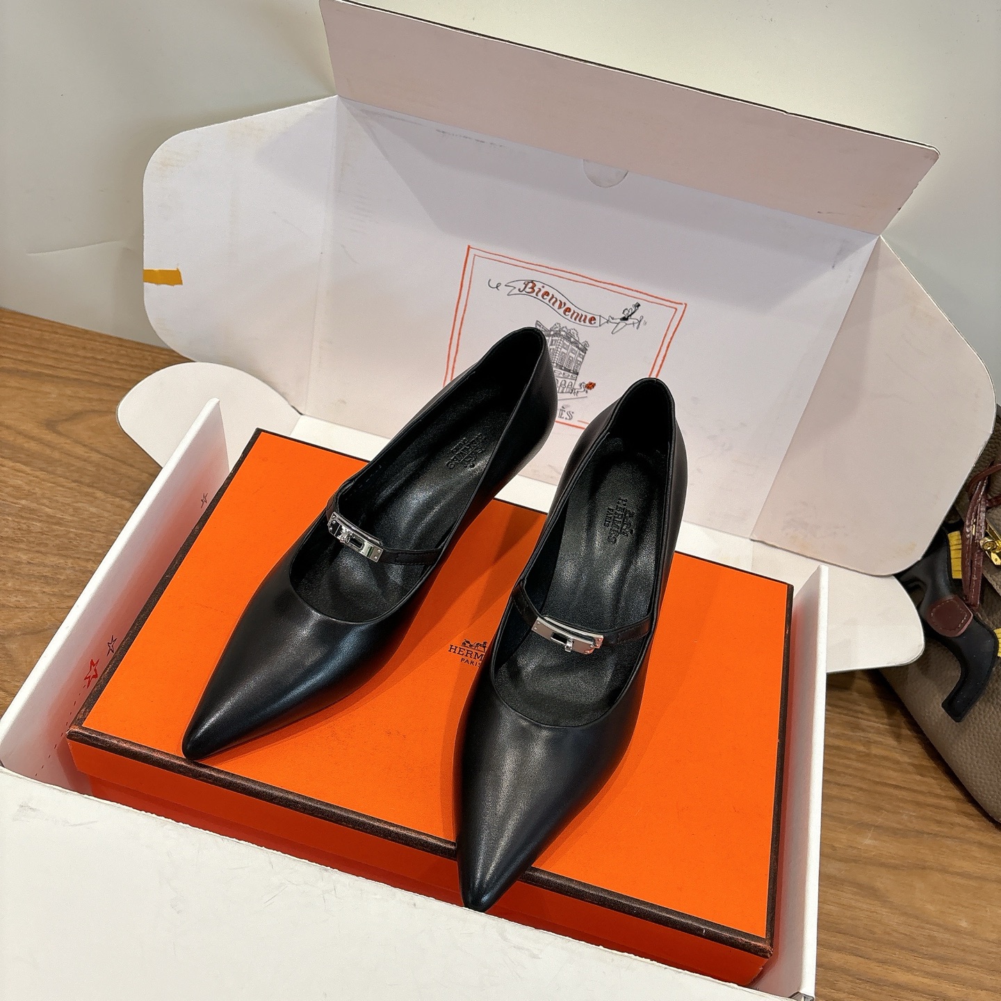 에르메스(HERMES) 켈리 스트랩 펌프스 신발