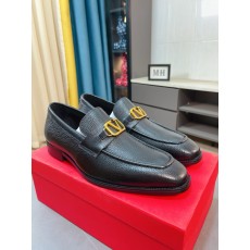 발렌티노(VALENTINO) 워터 다이드 카프스킨 슬립온 로퍼 구두 신발