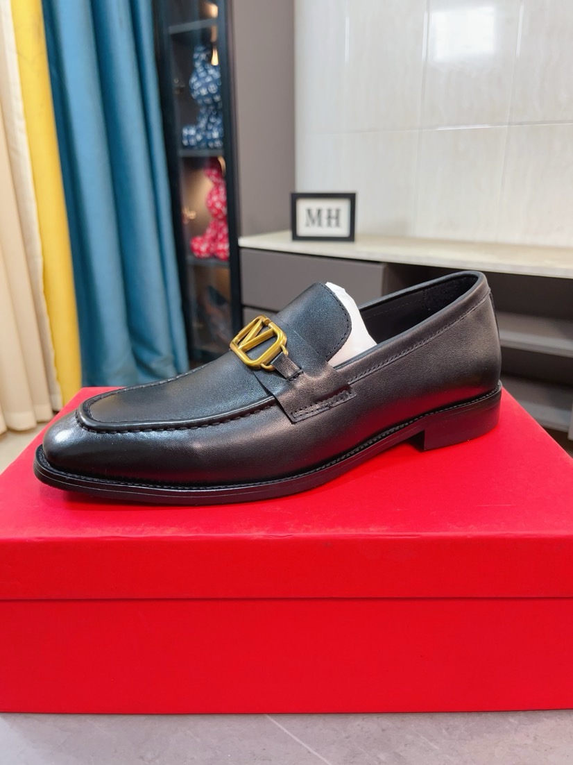 발렌티노(VALENTINO) 워터 다이드 카프스킨 슬립온 로퍼 구두 신발