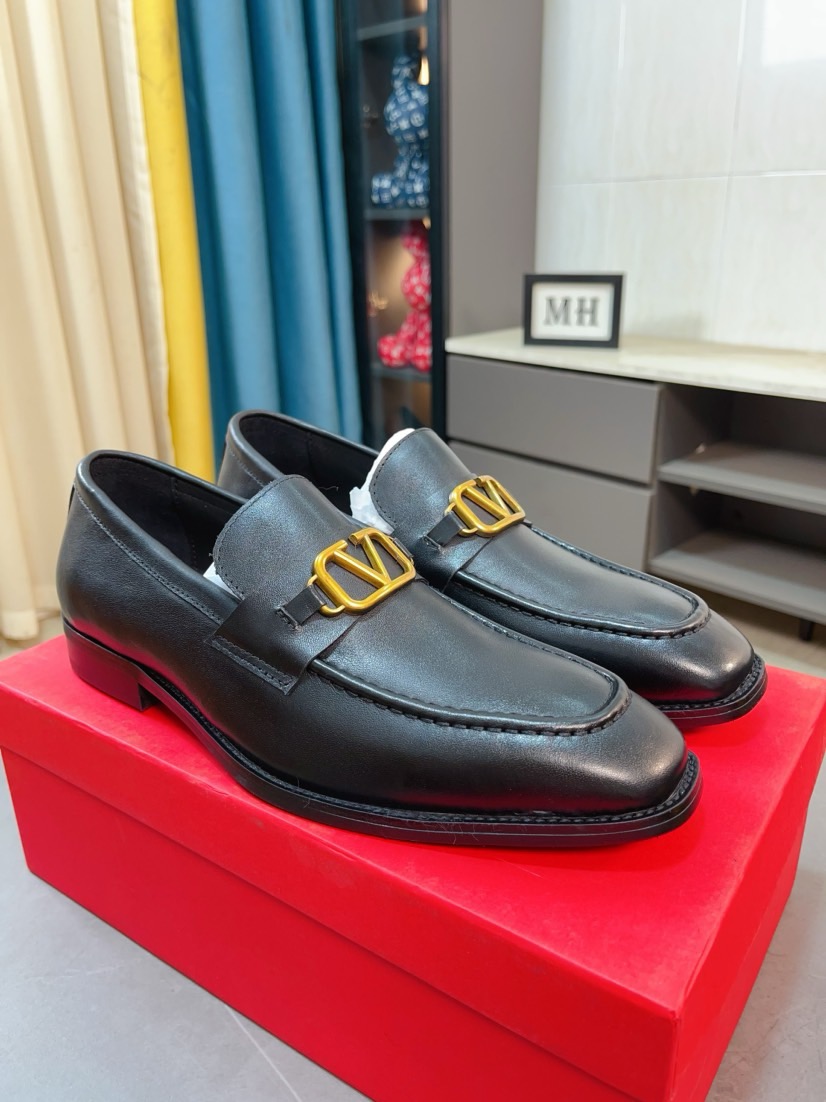 발렌티노(VALENTINO) 워터 다이드 카프스킨 슬립온 로퍼 구두 신발