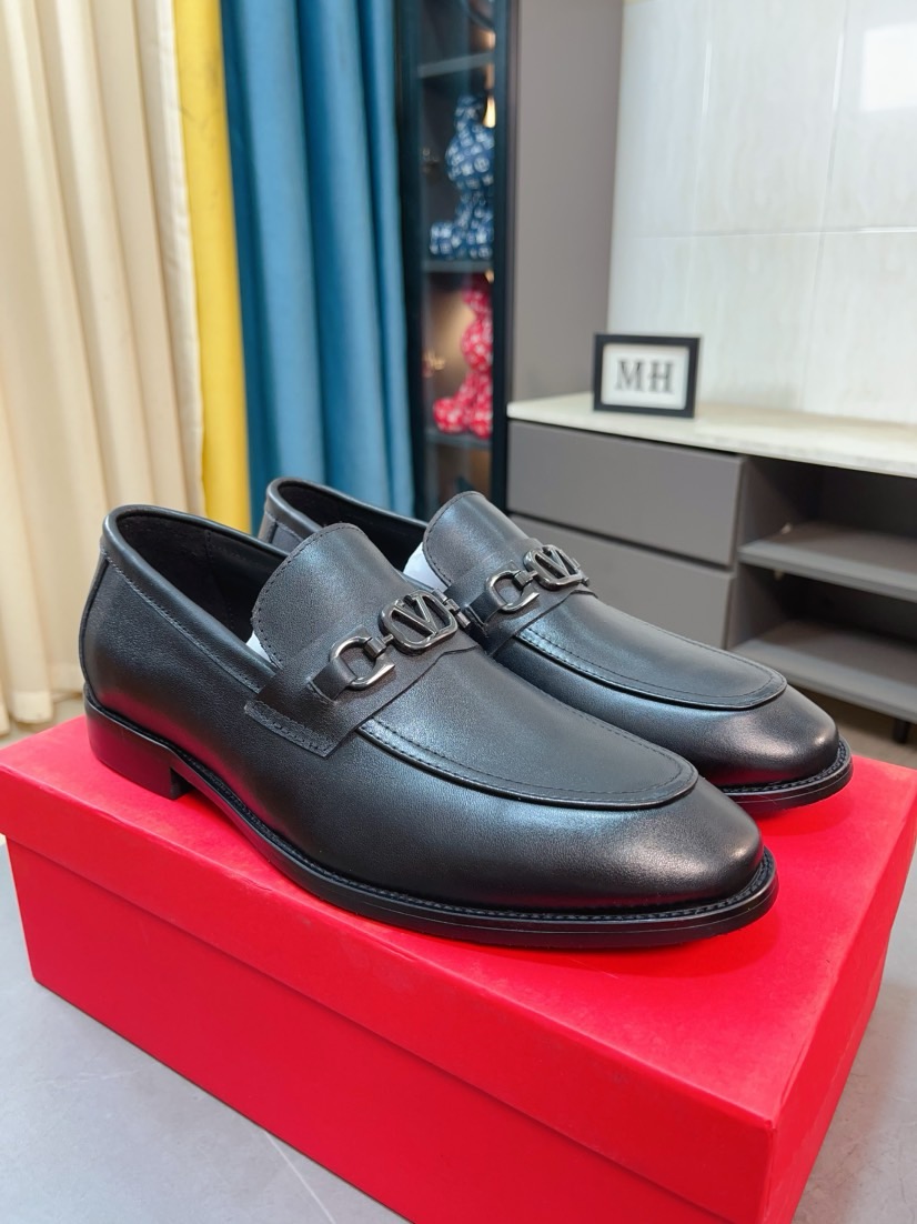 발렌티노(VALENTINO) 워터 다이드 카프스킨 슬립온 로퍼 구두 신발