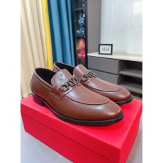 발렌티노(VALENTINO) 워터 다이드 카프스킨 슬립온 로퍼 구두 신발