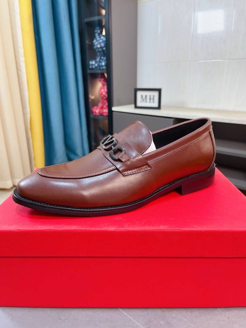 발렌티노(VALENTINO) 워터 다이드 카프스킨 슬립온 로퍼 구두 신발