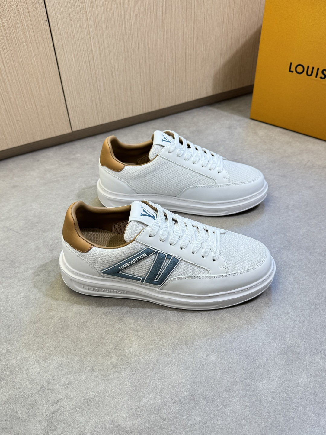 루이비통(LV) 나파 & 실크 캔버스 믹스 스니커즈 신발