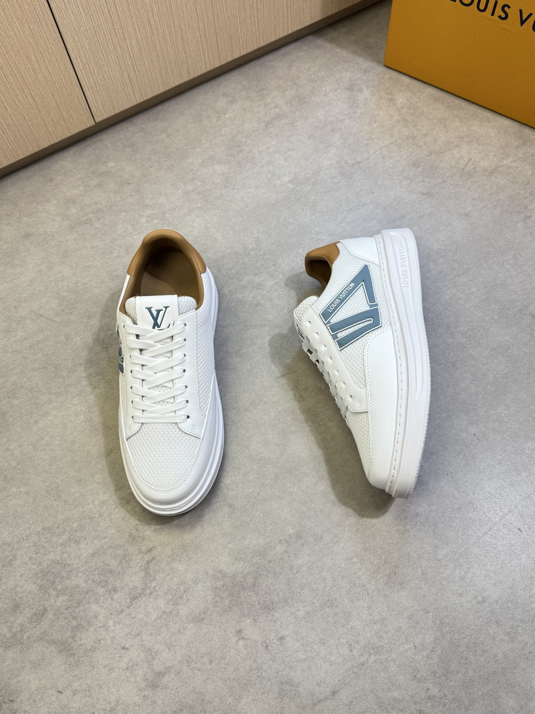 루이비통(LV) 나파 & 실크 캔버스 믹스 스니커즈 신발