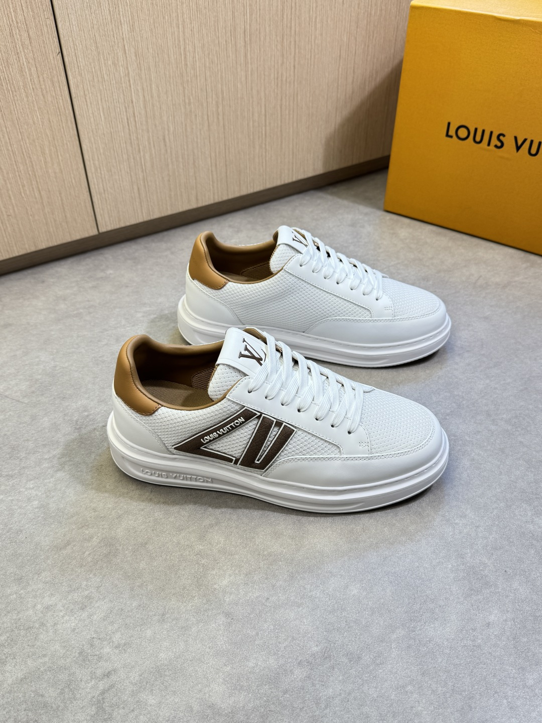 루이비통(LV) 나파 & 실크 캔버스 믹스 스니커즈 신발