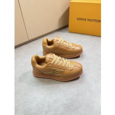 루이비통(LV) 나파 카프스킨 엠보싱 로고 스니커즈 신발