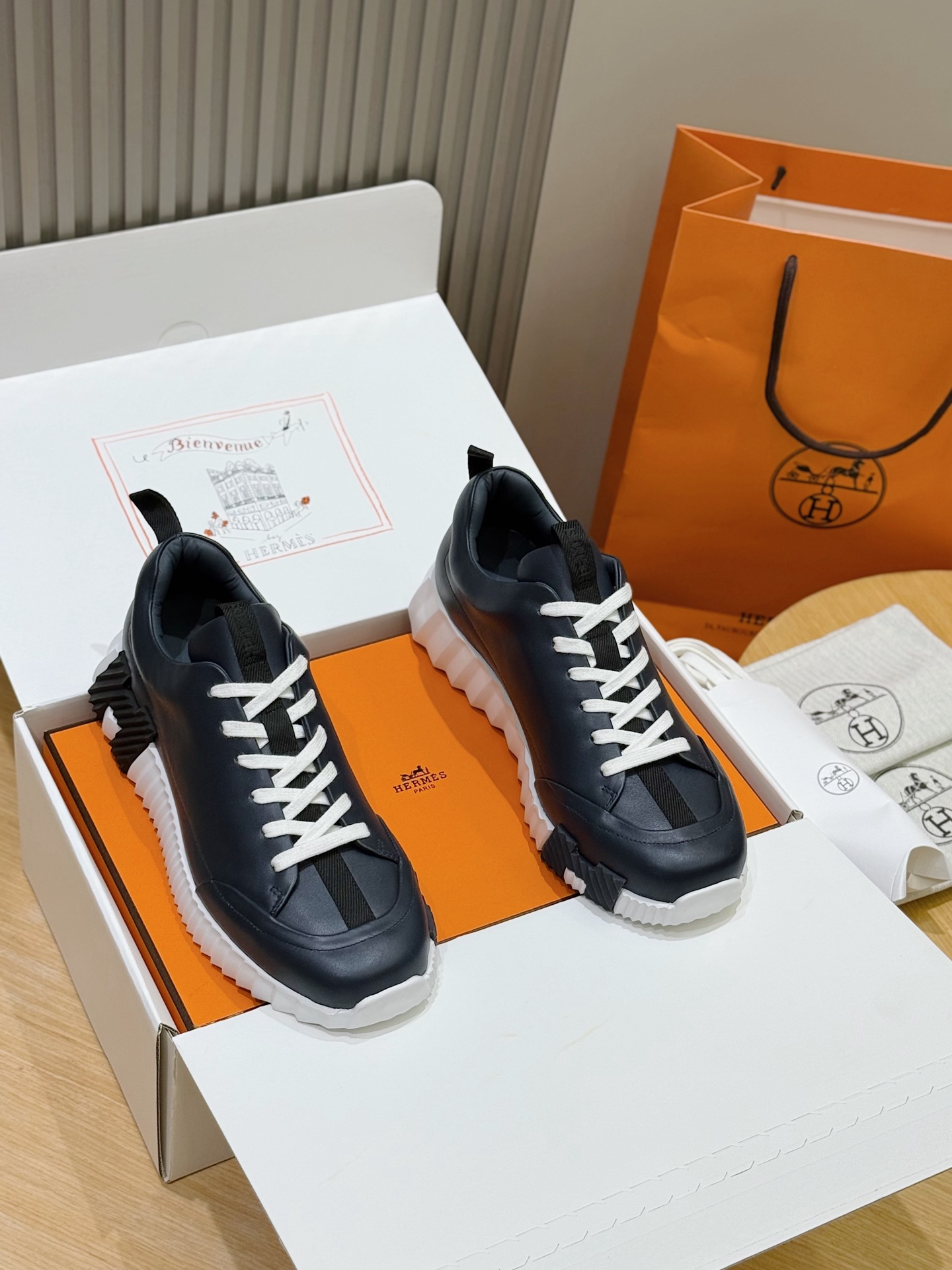 에르메스(Hermes) 바운싱(Bouncing) 프리미엄 남성 스니커즈 신발