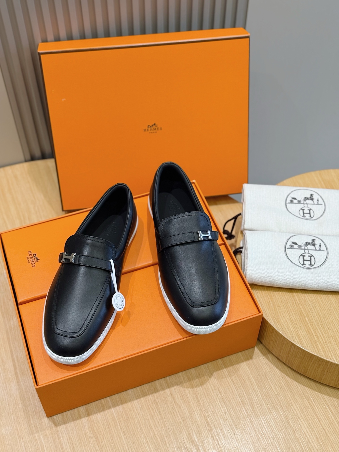 에르메스(Hermes) Ignacio 소가죽 & 샹달 믹스 로퍼 구두 신발