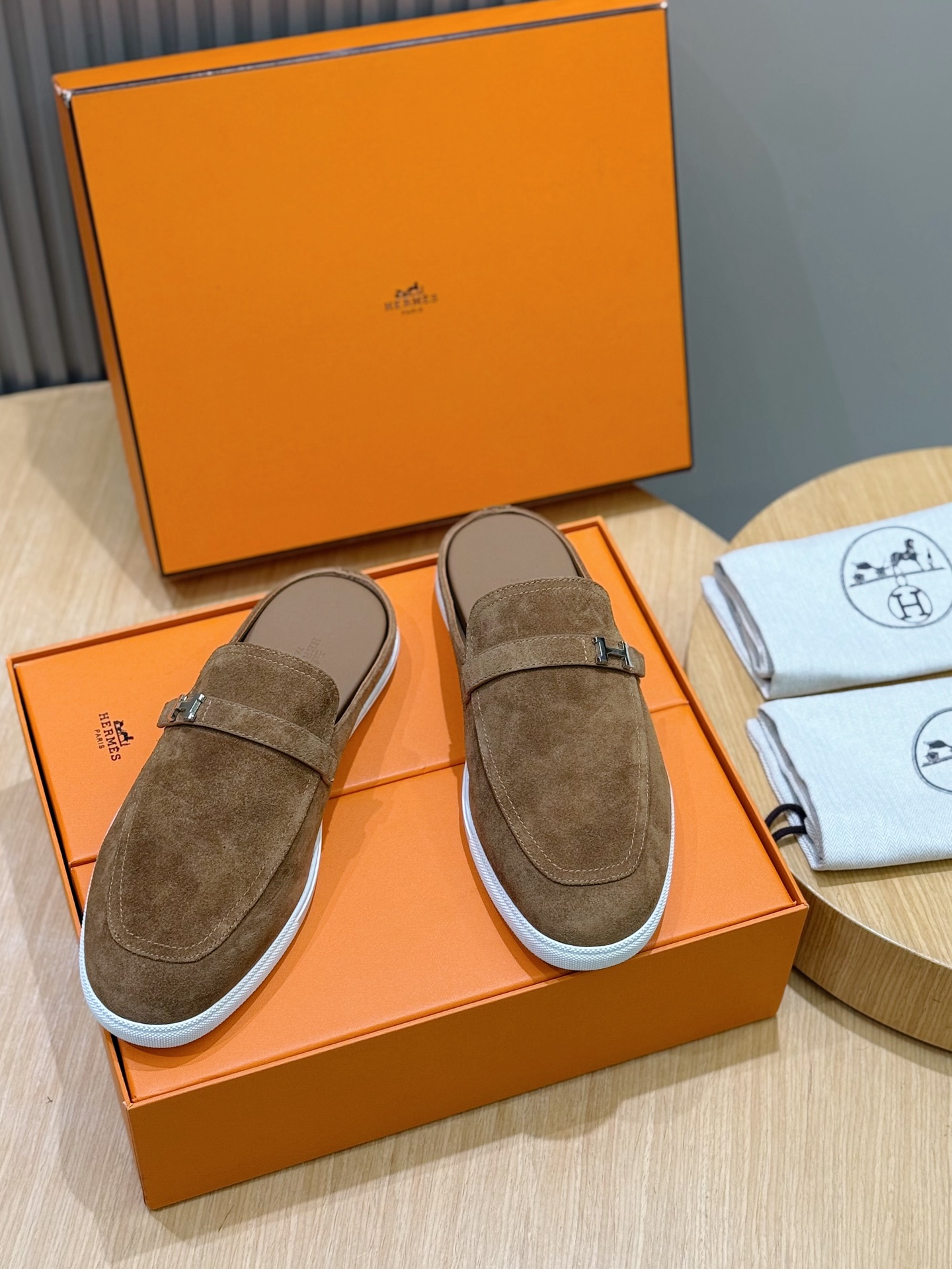 에르메스(Hermes) Freestyle 엡송 카프스킨 뮬 신발