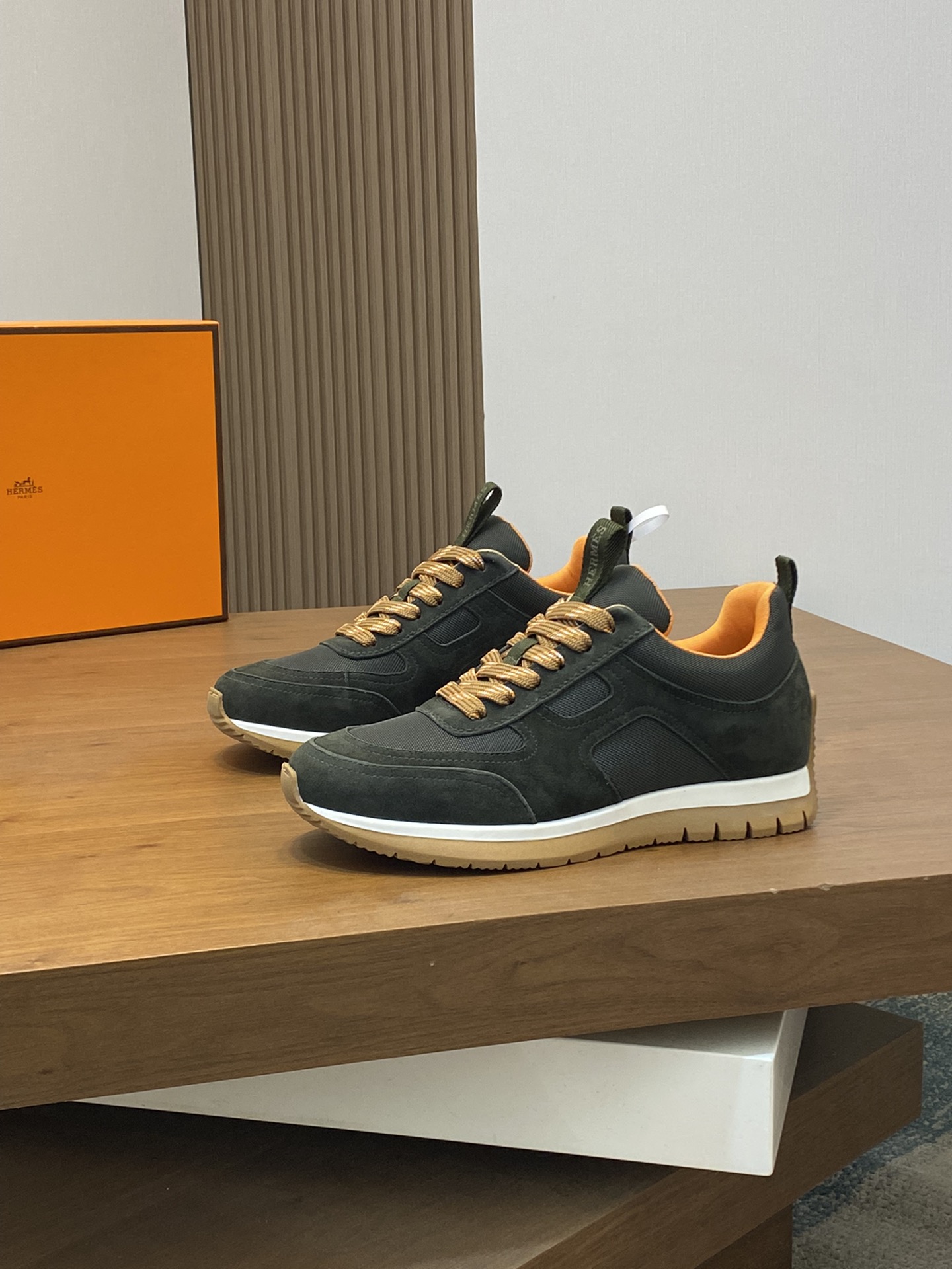 에르메스(Hermes) 나파 & 스톤 패턴 가죽 믹스 스니커즈 신발