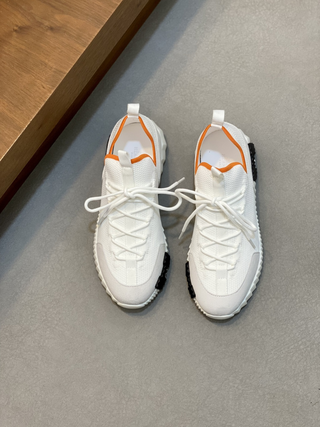 에르메스(Hermes) 데님 캔버스 & 스웨이드 믹스 스니커즈 신발