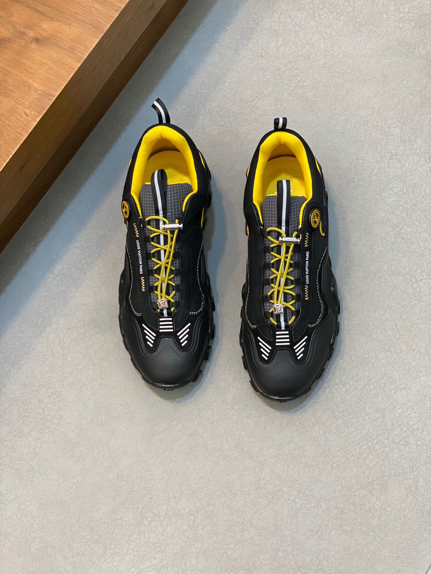 루이비통(LV) Rush 시리즈 테크니컬 스니커즈 신발