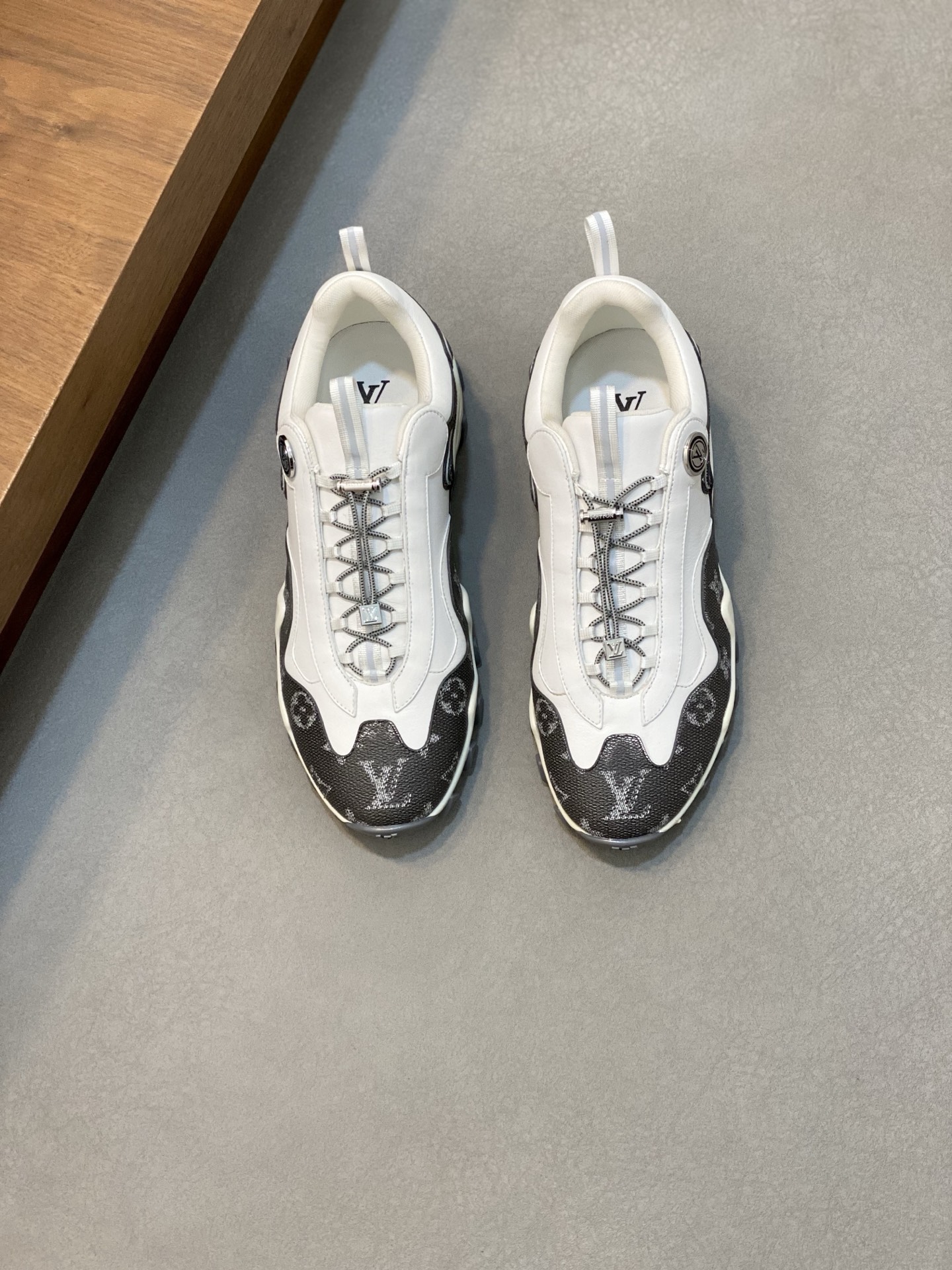 루이비통(LV) Rush 시리즈 테크니컬 스니커즈 신발