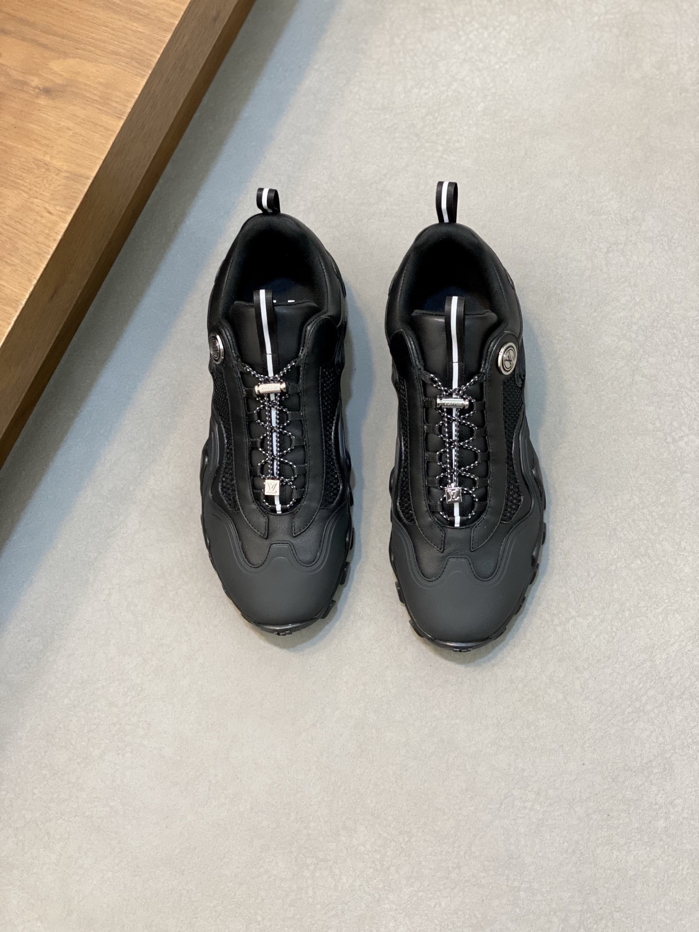 루이비통(LV) Rush 시리즈 테크니컬 스니커즈 신발