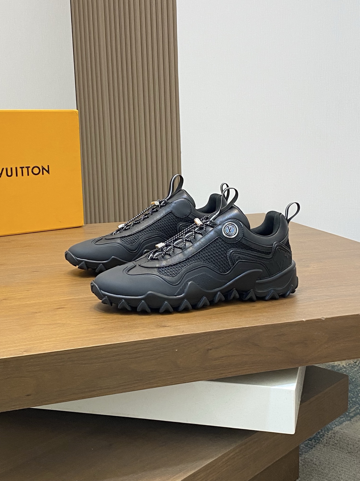 루이비통(LV) Rush 시리즈 테크니컬 스니커즈 신발