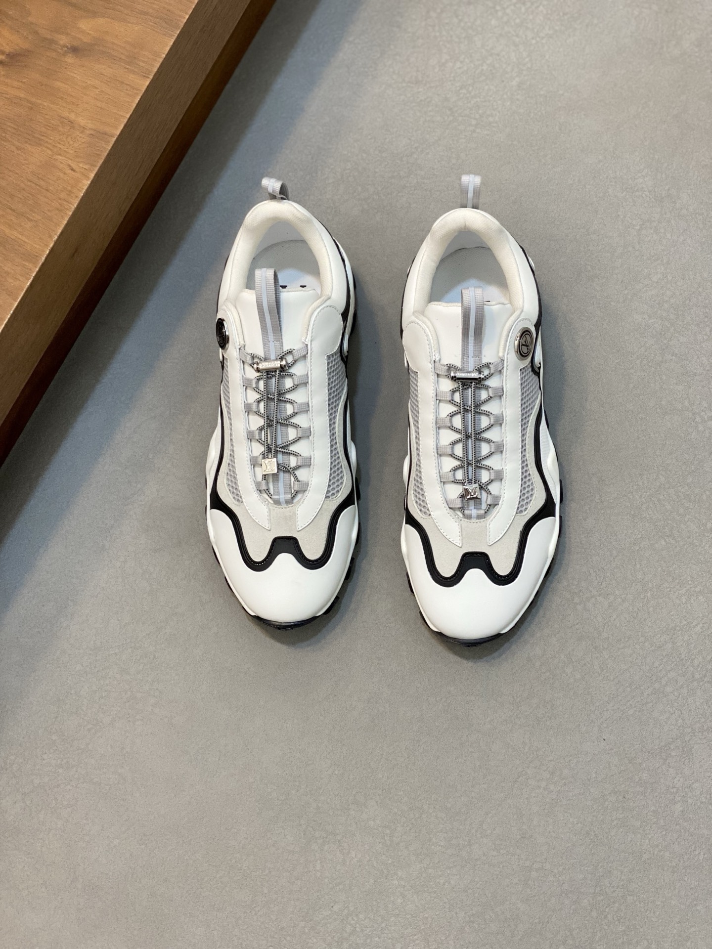 루이비통(LV) Rush 시리즈 테크니컬 스니커즈 신발