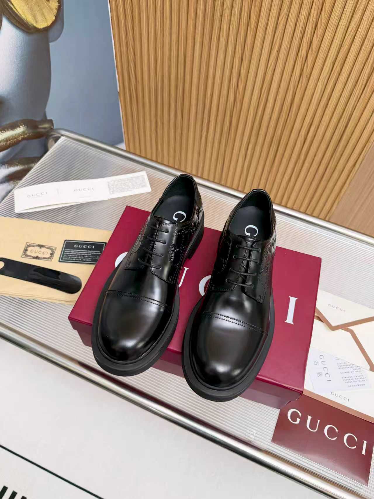 구찌(Gucci) 전면 풀그레인 카프스킨 플랫폼 슈즈 구두 신발