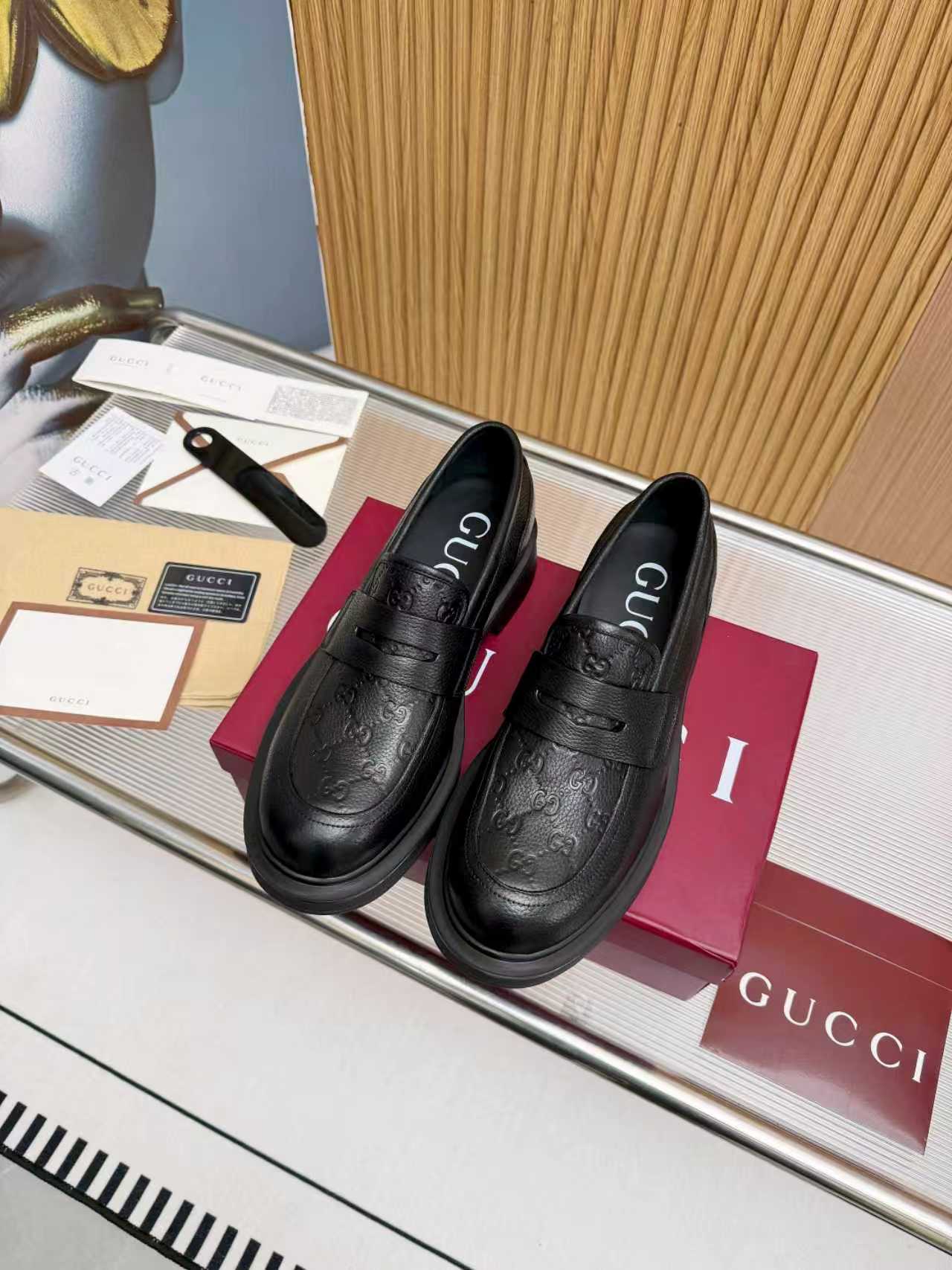 구찌(Gucci) 전면 풀그레인 카프스킨 플랫폼 슈즈 구두 신발