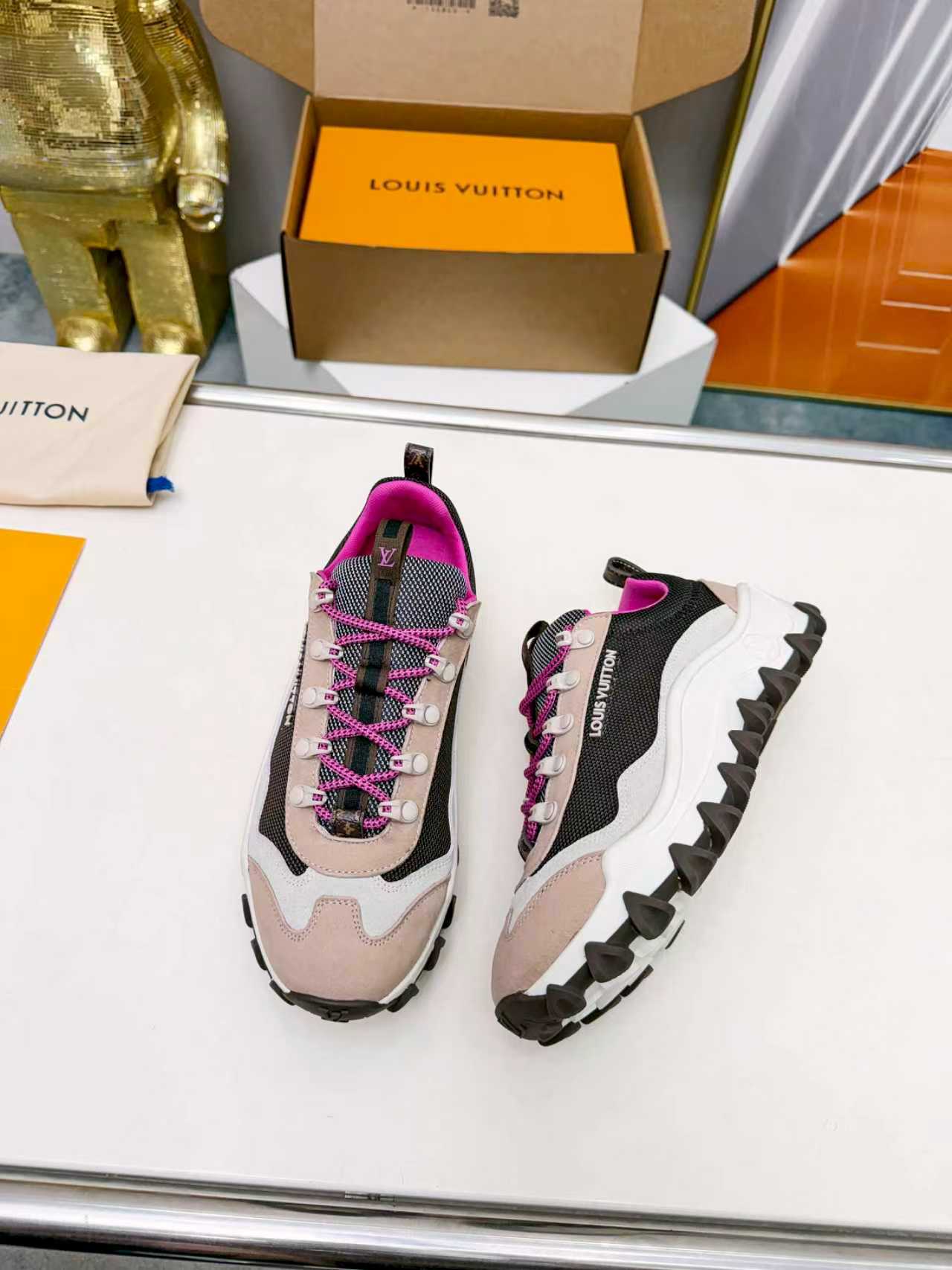 루이비통(LV) Rush Xplorer 테크니컬 스니커즈 신발