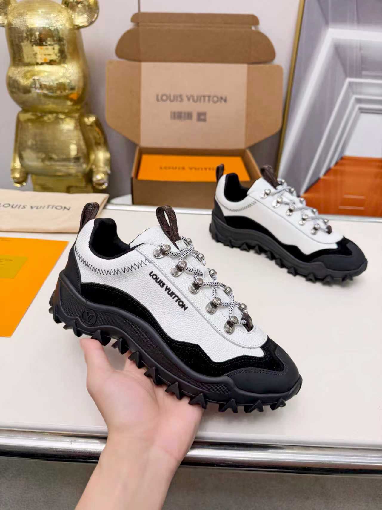 루이비통(LV) Rush Xplorer 테크니컬 스니커즈 신발