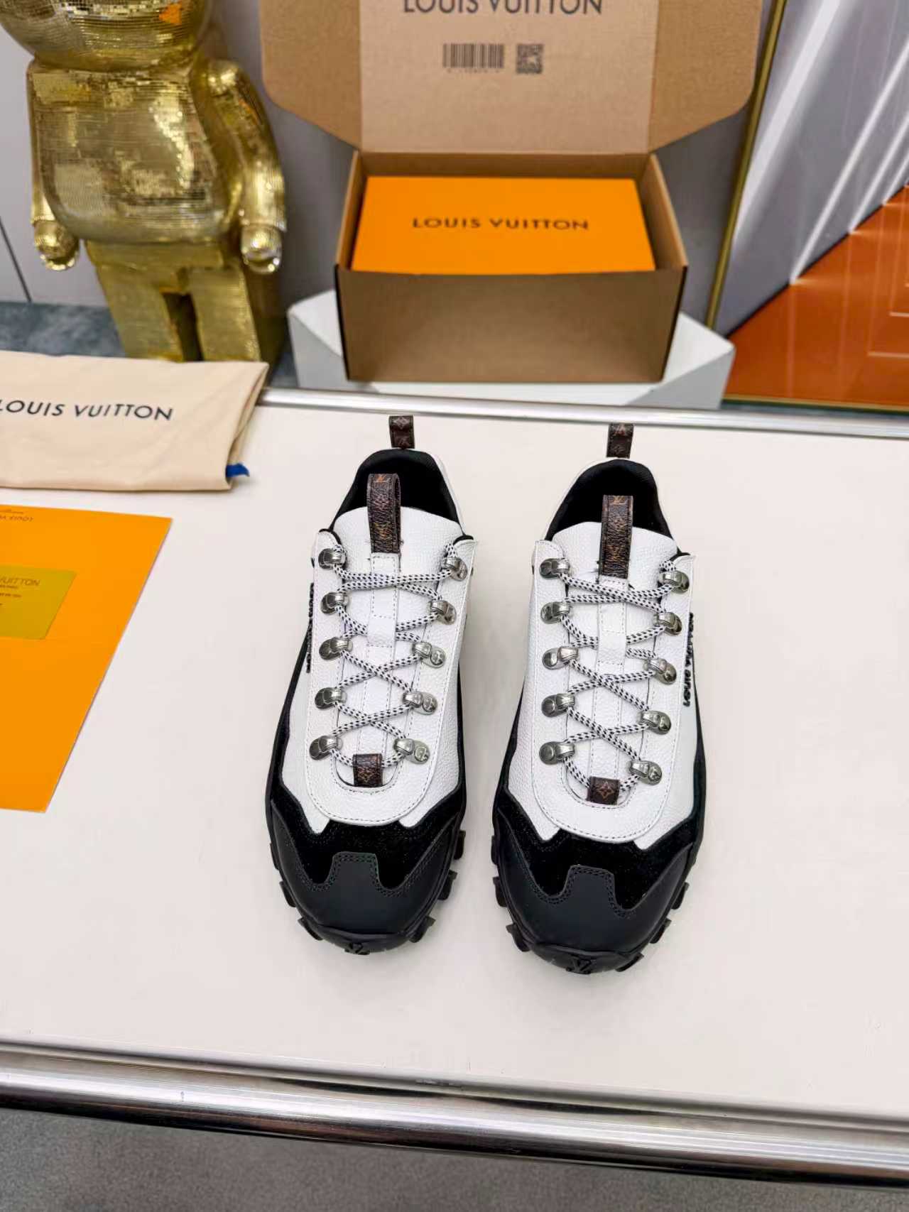 루이비통(LV) Rush Xplorer 테크니컬 스니커즈 신발