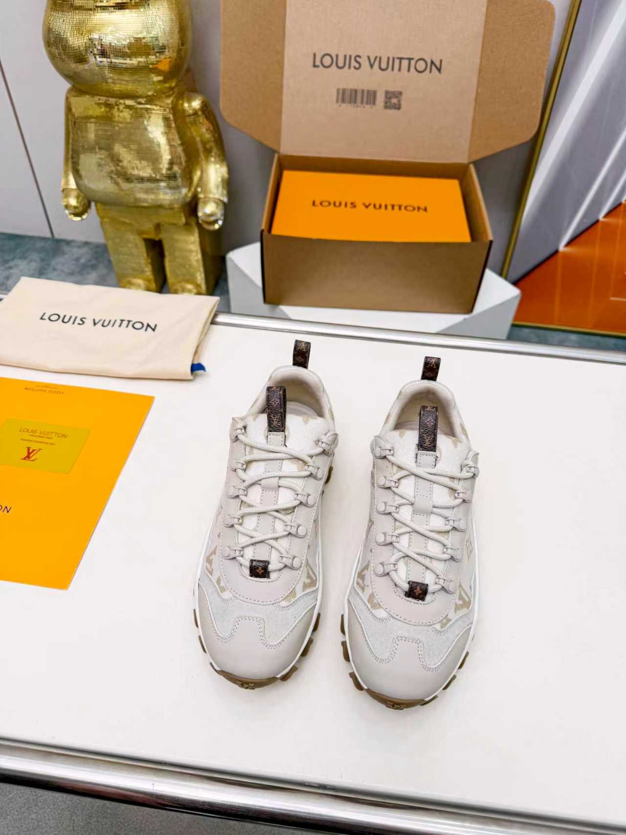 루이비통(LV) Rush Xplorer 테크니컬 스니커즈 신발