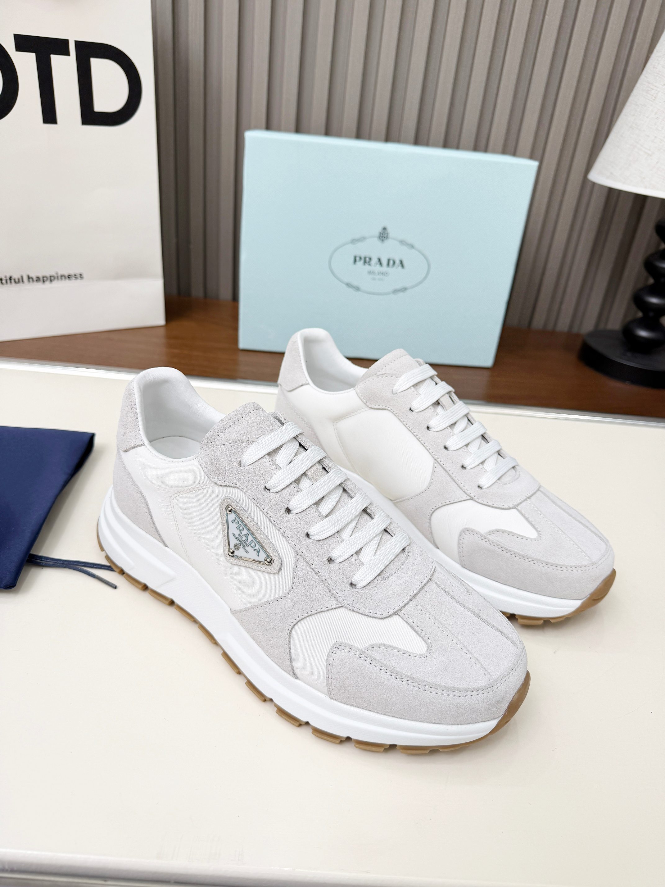 프라다(Prada) 리나일론 & 스웨이드 믹스 스니커즈 신발