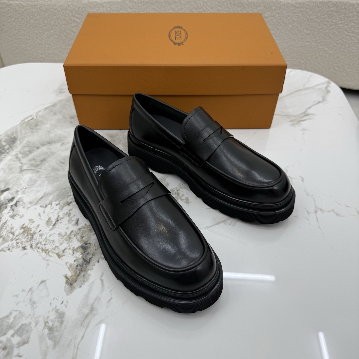 토즈(Tods) 천연 소가죽 정장 & 캐주얼 슈즈 구두 로퍼 신발