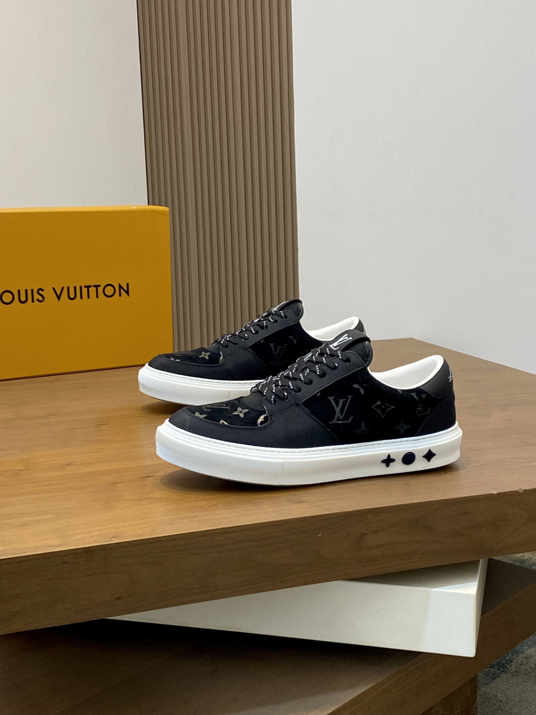 루이비통(LV) 리치 & 나파 카프스킨 스니커즈 신발