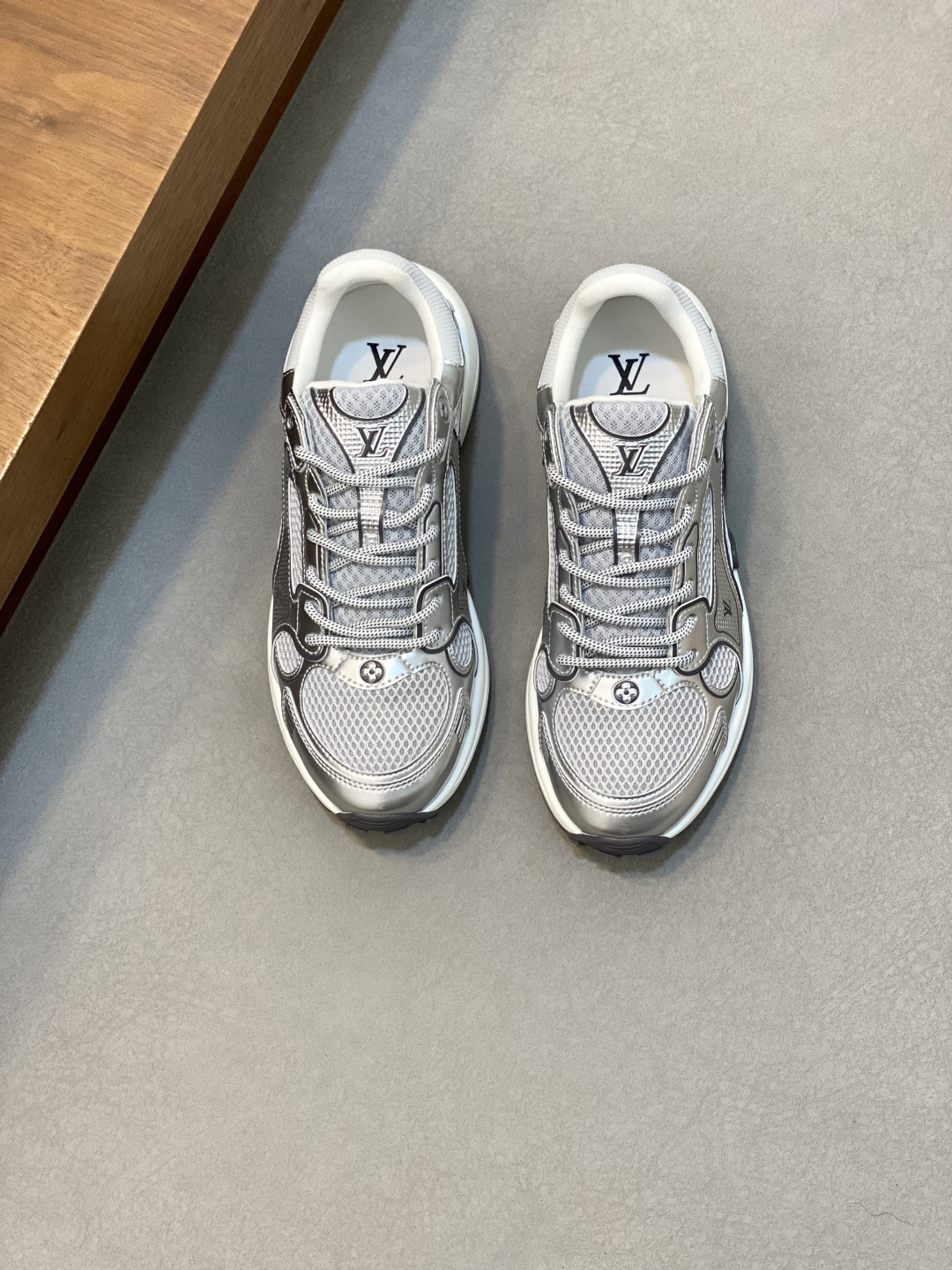 루이비통(LV) 카프스킨 커플 스니커즈 신발